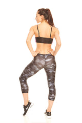 Womens Black Triangles Performance Capri Leggings